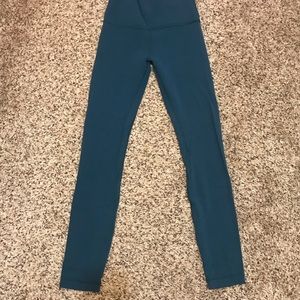 Gently used lululemon leggings !